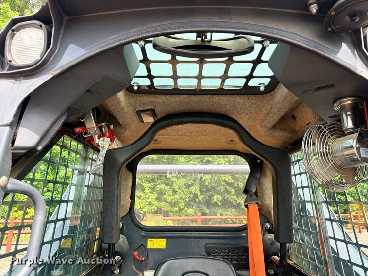 image for item ED5410 2018 John Deere 318G skid steer loader