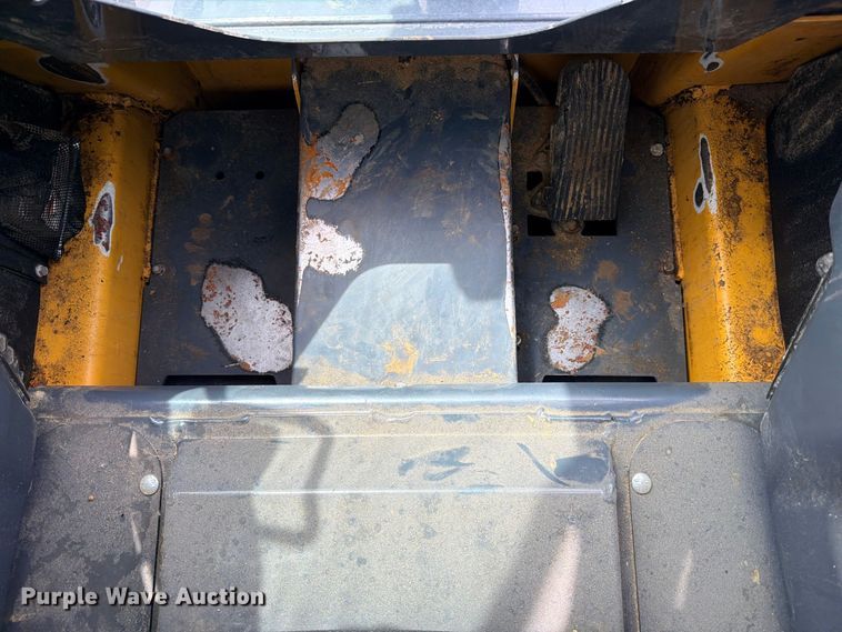image for item ED5410 2018 John Deere 318G skid steer loader
