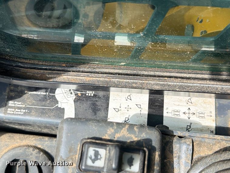 image for item ED5410 2018 John Deere 318G skid steer loader