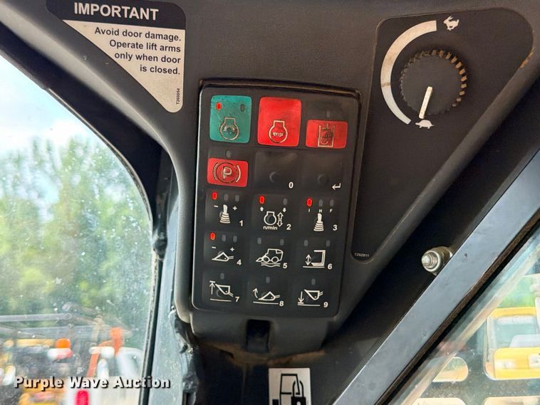image for item ED5410 2018 John Deere 318G skid steer loader