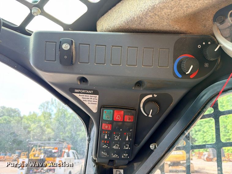 image for item ED5410 2018 John Deere 318G skid steer loader