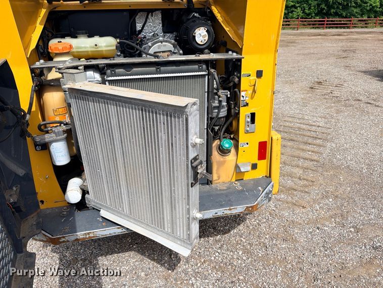 image for item ED5410 2018 John Deere 318G skid steer loader