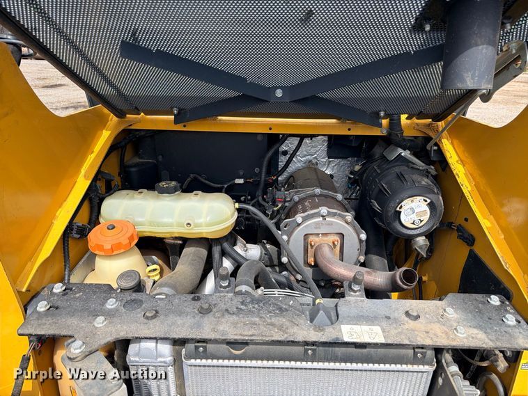 image for item ED5410 2018 John Deere 318G skid steer loader