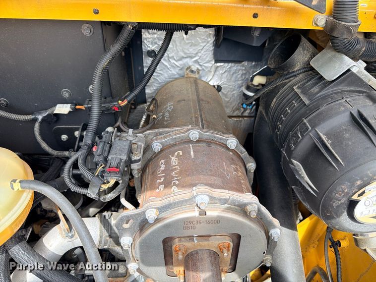 image for item ED5410 2018 John Deere 318G skid steer loader