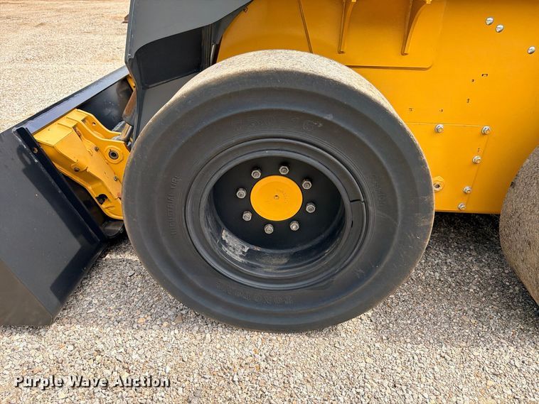 image for item ED5410 2018 John Deere 318G skid steer loader