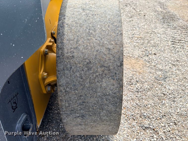 image for item ED5410 2018 John Deere 318G skid steer loader