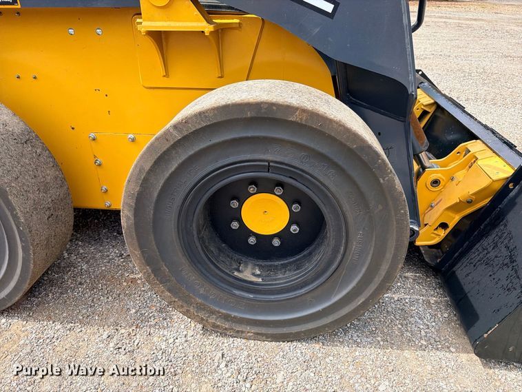 image for item ED5410 2018 John Deere 318G skid steer loader