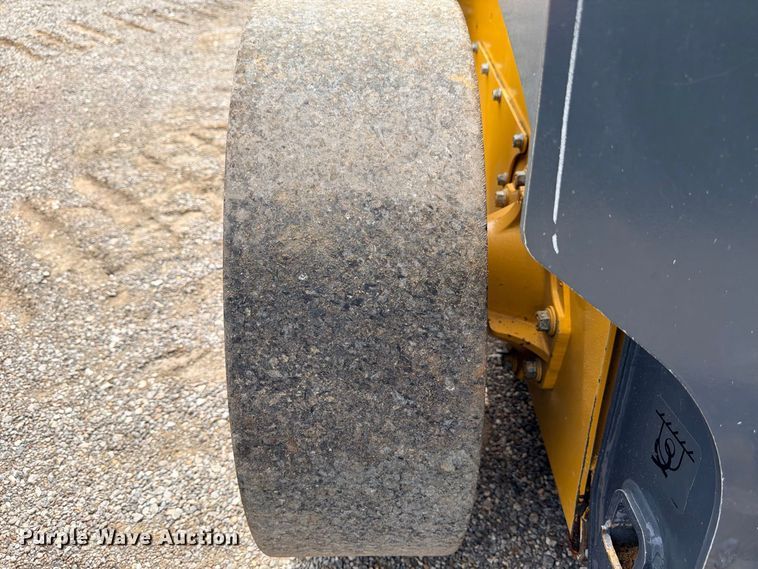 image for item ED5410 2018 John Deere 318G skid steer loader