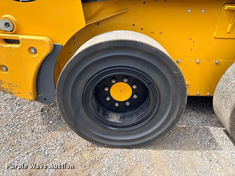 image for item ED5410 2018 John Deere 318G skid steer loader
