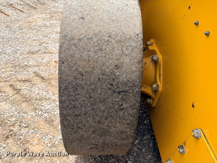 image for item ED5410 2018 John Deere 318G skid steer loader