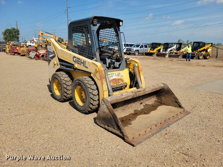 image for item EE1100 2016 Gehl R220 skid steer loader