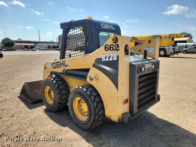 image for item EE1100 2016 Gehl R220 skid steer loader