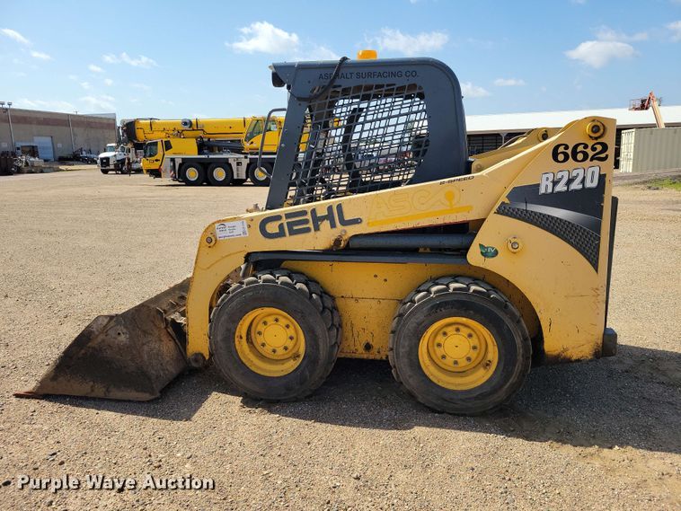 image for item EE1100 2016 Gehl R220 skid steer loader