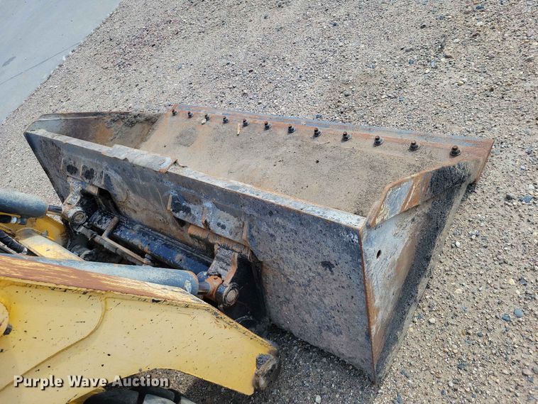 image for item EE1100 2016 Gehl R220 skid steer loader