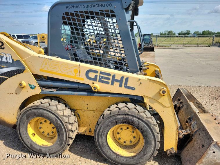 image for item EE1100 2016 Gehl R220 skid steer loader
