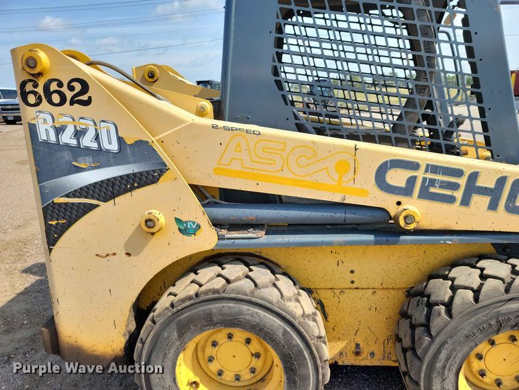 image for item EE1100 2016 Gehl R220 skid steer loader