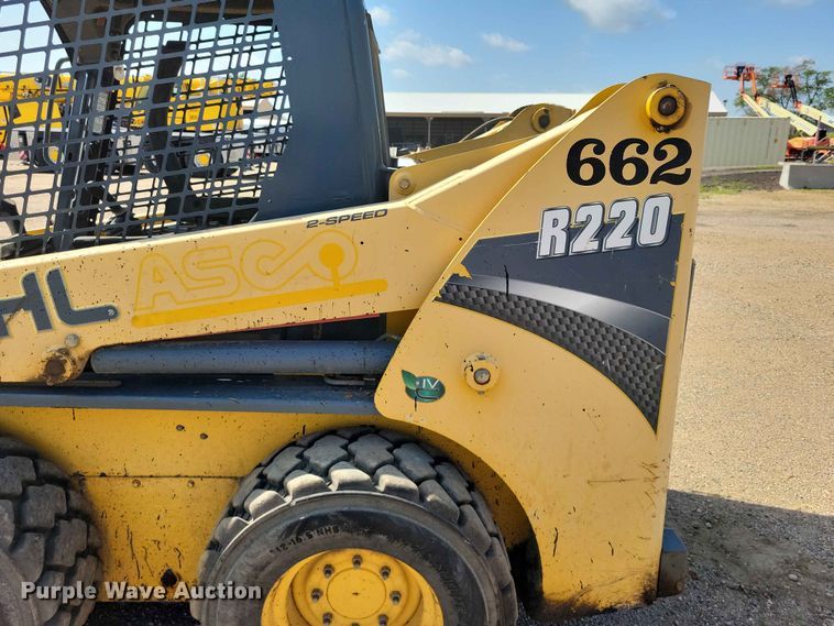 image for item EE1100 2016 Gehl R220 skid steer loader