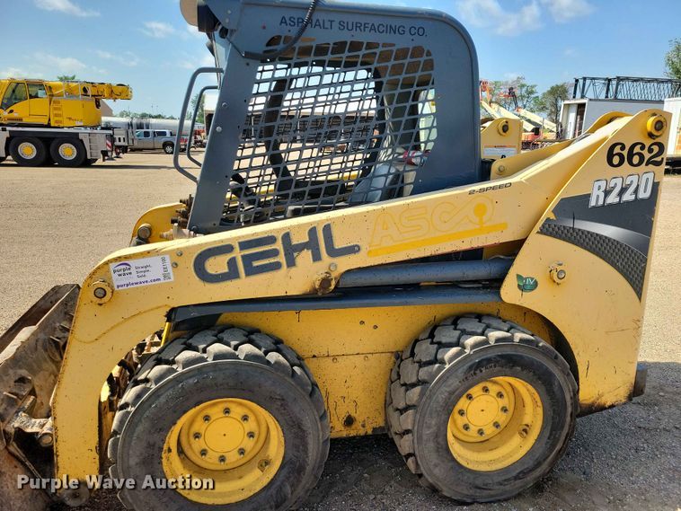 image for item EE1100 2016 Gehl R220 skid steer loader