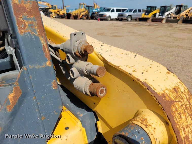 image for item EE1100 2016 Gehl R220 skid steer loader