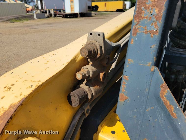 image for item EE1100 2016 Gehl R220 skid steer loader