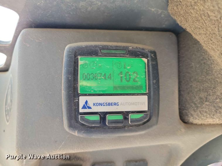 image for item EE1100 2016 Gehl R220 skid steer loader