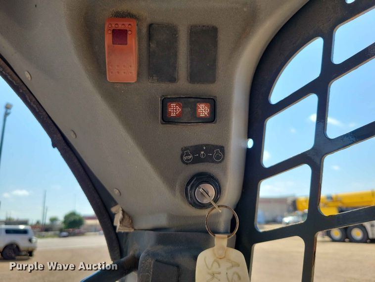 image for item EE1100 2016 Gehl R220 skid steer loader