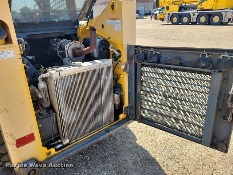 image for item EE1100 2016 Gehl R220 skid steer loader