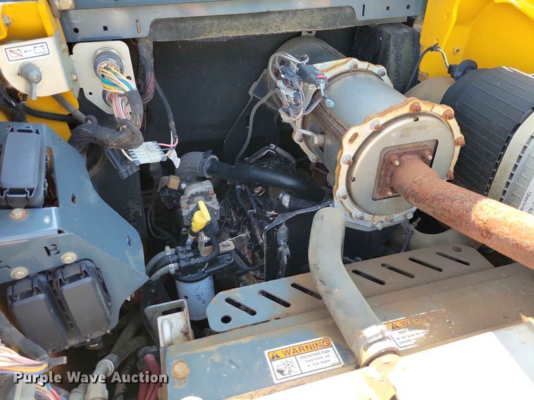 image for item EE1100 2016 Gehl R220 skid steer loader