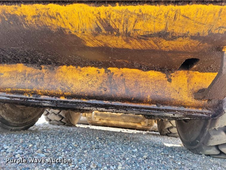 image for item EE1100 2016 Gehl R220 skid steer loader