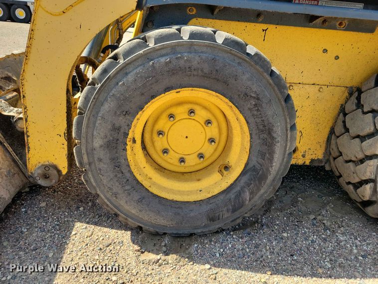 image for item EE1100 2016 Gehl R220 skid steer loader