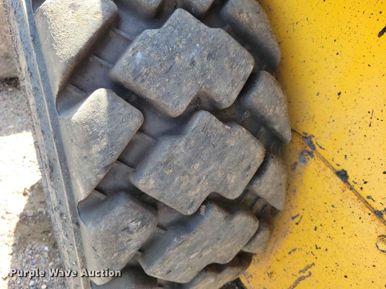 image for item EE1100 2016 Gehl R220 skid steer loader