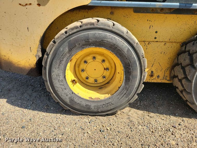 image for item EE1100 2016 Gehl R220 skid steer loader