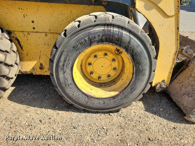 image for item EE1100 2016 Gehl R220 skid steer loader