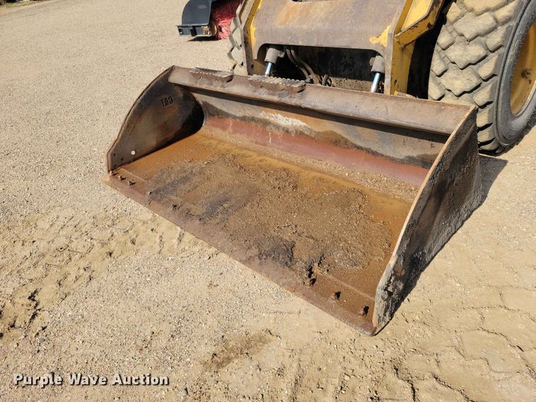 image for item EE1105 2014 Caterpillar 272D skid steer loader
