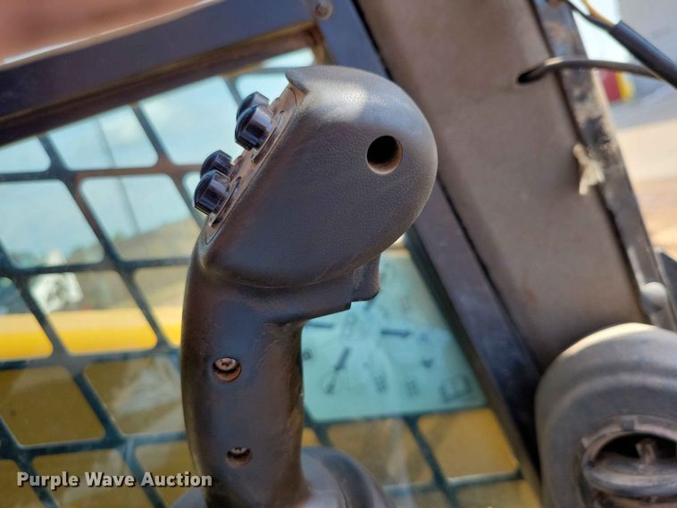 image for item EE1105 2014 Caterpillar 272D skid steer loader