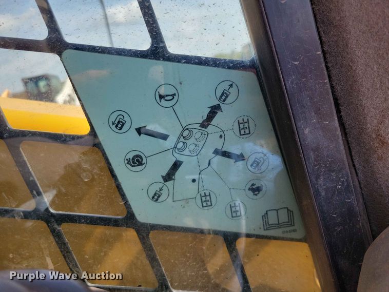 image for item EE1105 2014 Caterpillar 272D skid steer loader