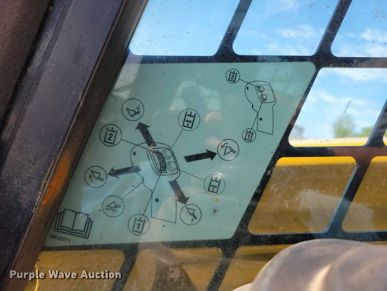image for item EE1105 2014 Caterpillar 272D skid steer loader