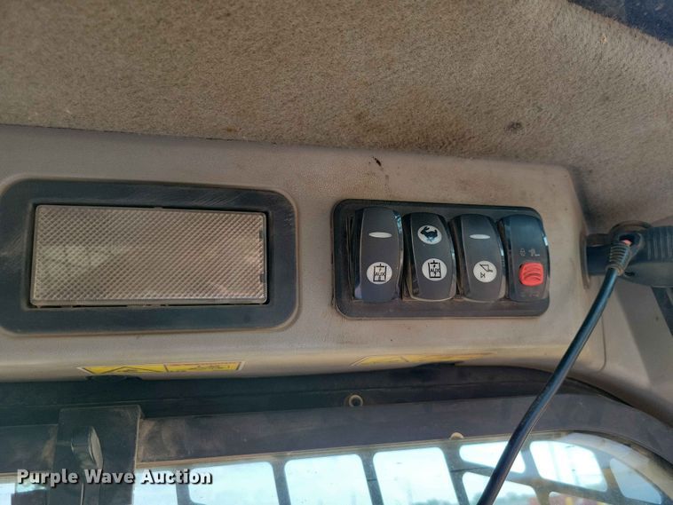 image for item EE1105 2014 Caterpillar 272D skid steer loader