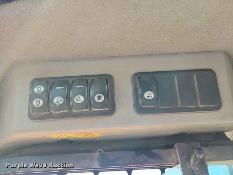 image for item EE1105 2014 Caterpillar 272D skid steer loader