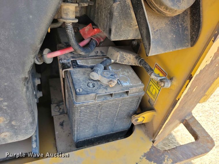 image for item EE1105 2014 Caterpillar 272D skid steer loader