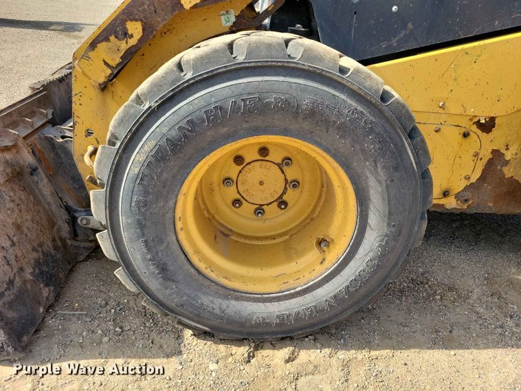 image for item EE1105 2014 Caterpillar 272D skid steer loader