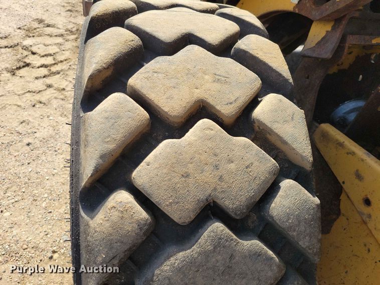 image for item EE1105 2014 Caterpillar 272D skid steer loader