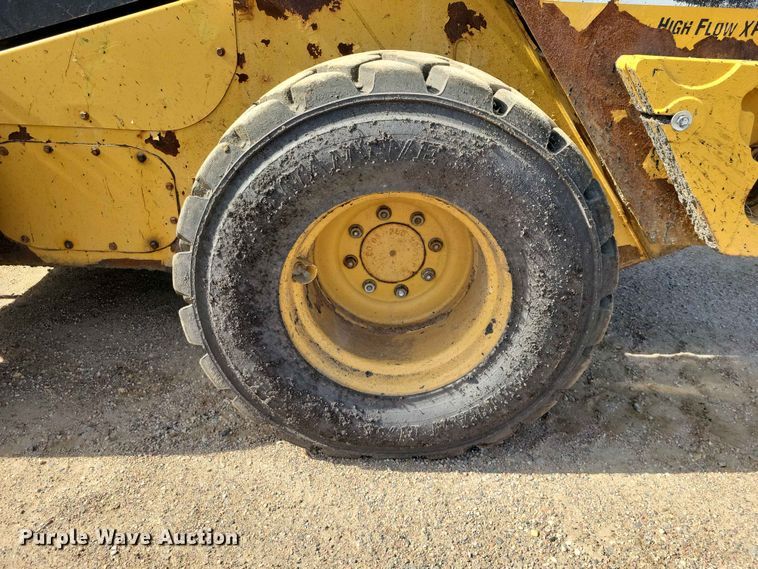 image for item EE1105 2014 Caterpillar 272D skid steer loader