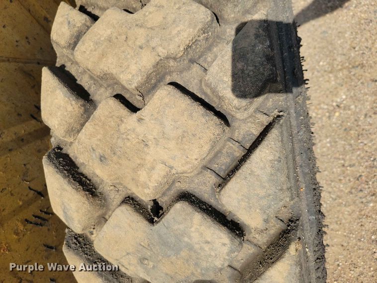 image for item EE1105 2014 Caterpillar 272D skid steer loader