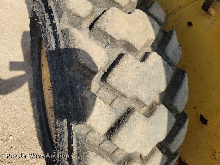 image for item EE1105 2014 Caterpillar 272D skid steer loader