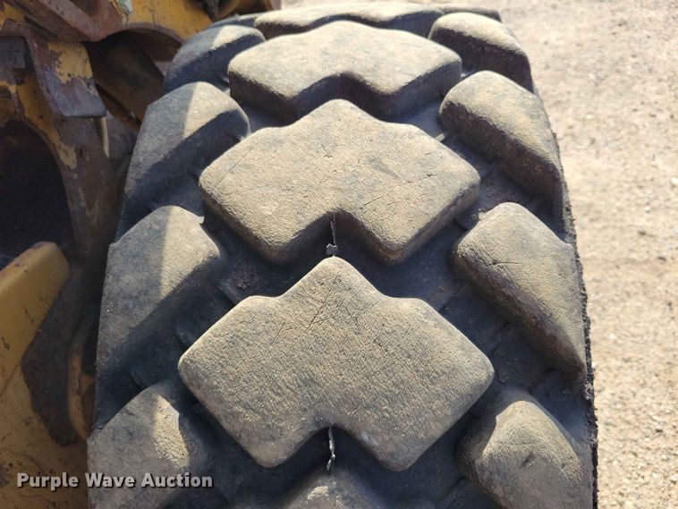 image for item EE1105 2014 Caterpillar 272D skid steer loader