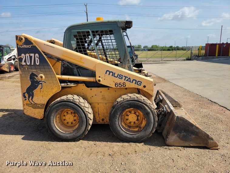 image for item EE1107 2007 Mustang 2076 skid steer loader
