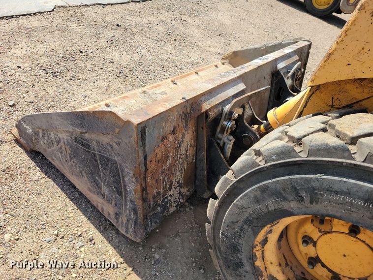 image for item EE1107 2007 Mustang 2076 skid steer loader