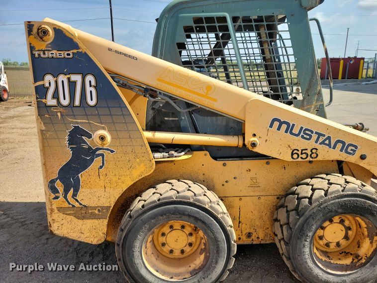 image for item EE1107 2007 Mustang 2076 skid steer loader