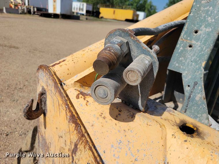 image for item EE1107 2007 Mustang 2076 skid steer loader